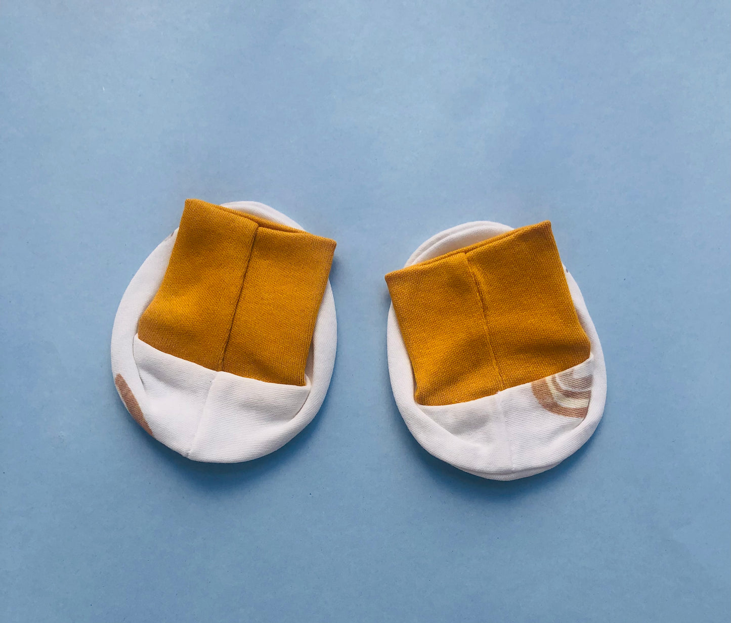 Baby Half Sleeve Romper/Bodysuit/Onesie, Cap, Booties, Mittens Set/Newborn Essentials (0-3 Months, Pack of 4)(White with yellow rainbow)